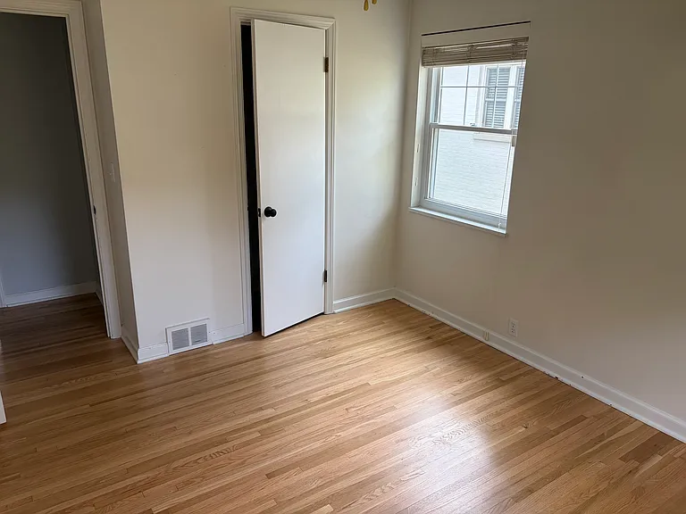 1481 Westminster Dr — Photo 12