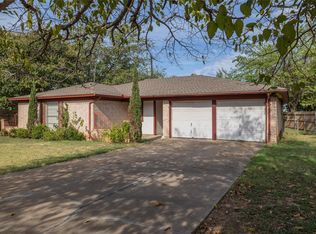 504 S Colonial Dr, Cleburne, TX 76033