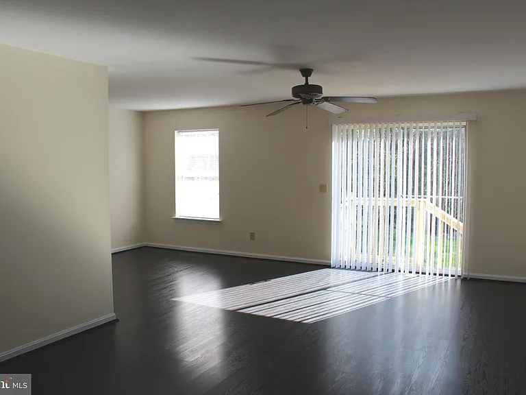 8638 Chester Ct — Photo 4