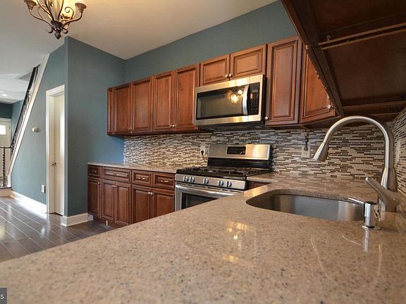 5th image of 3292 Miller St