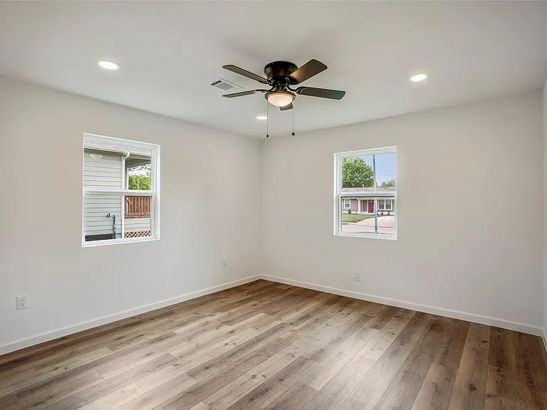 3923 Alsace St — Photo 22