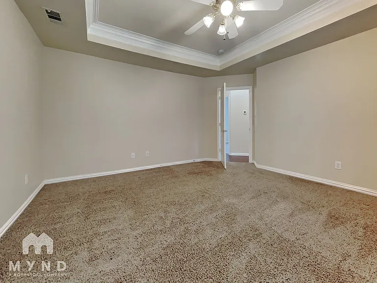 9860 Buckingham Ln — Photo 13