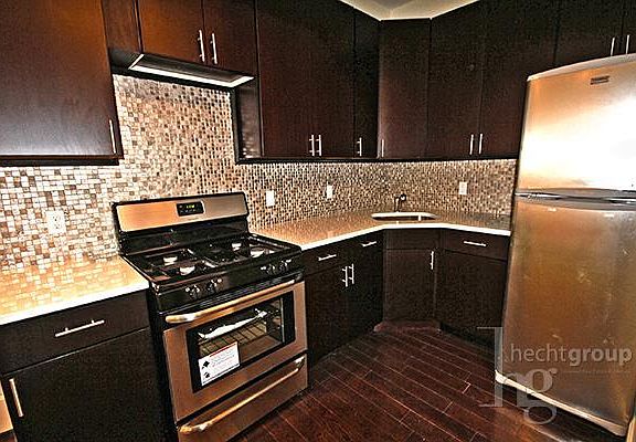 2nd image of 3059 Crescent St APT 4F