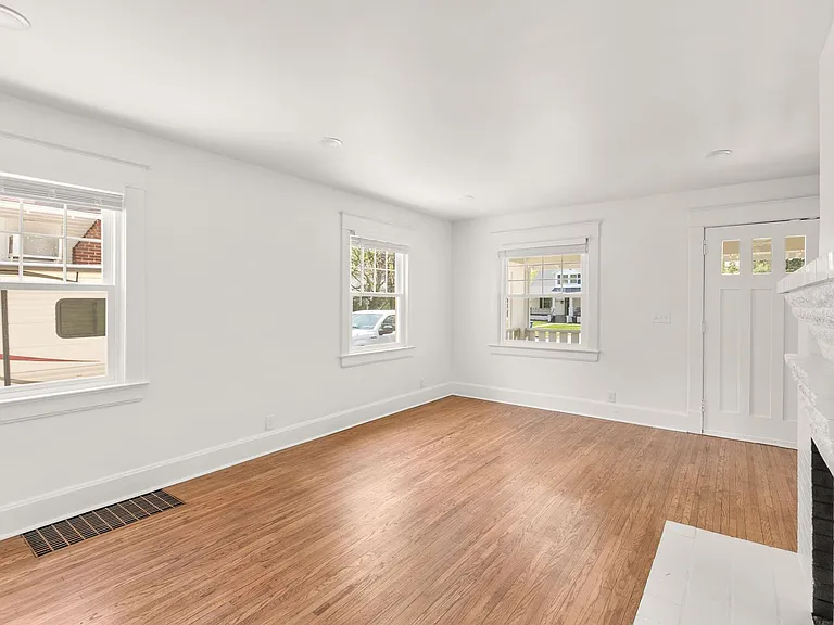617 E Delmar St — Photo 10