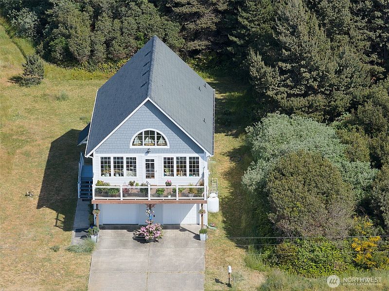 2nd image of 622 Ocean Shores Boulevard SW