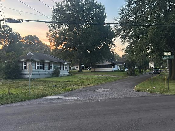 3rd image of 1725 Hendrix Dr