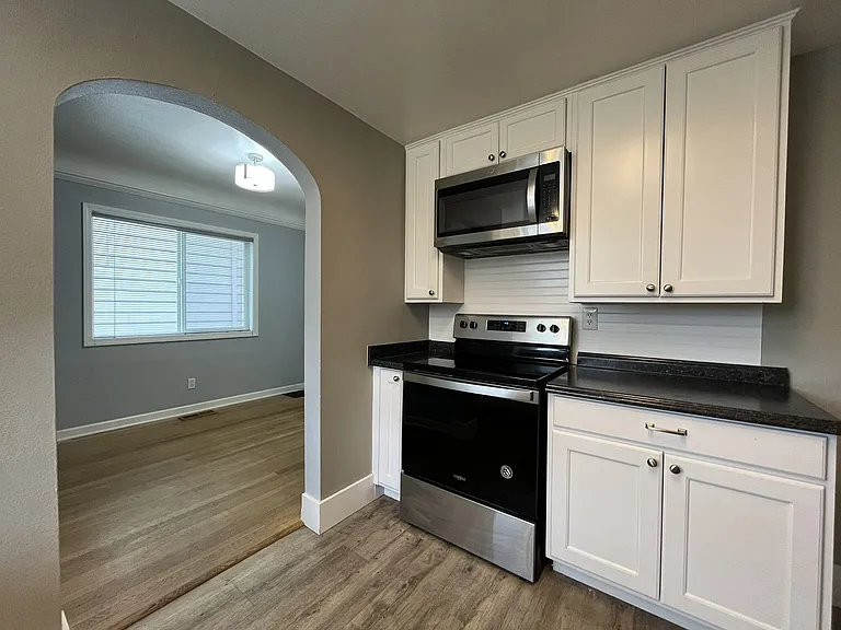 13208 NE Glisan St — Photo 11