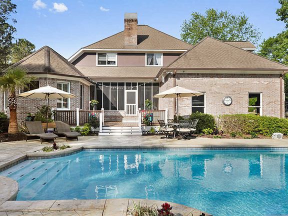 3rd image of 14129 Longwood Cir