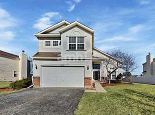 2036 Stephen St, Aurora, IL 60502