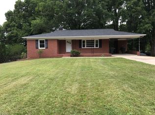 921 Carter St, Eden, NC 27288