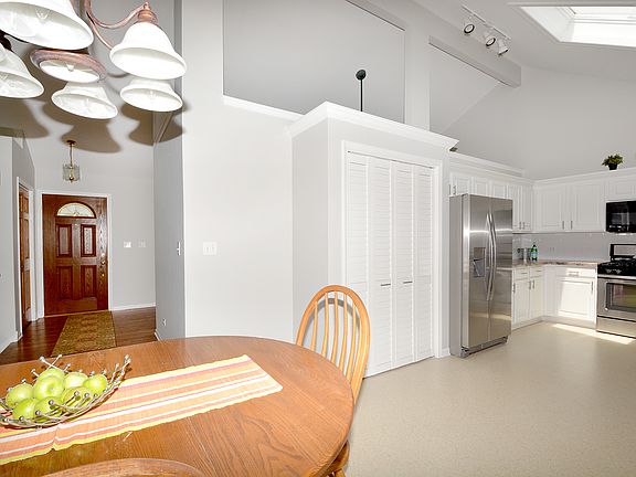 4th image of 1706 Wildflower Dr