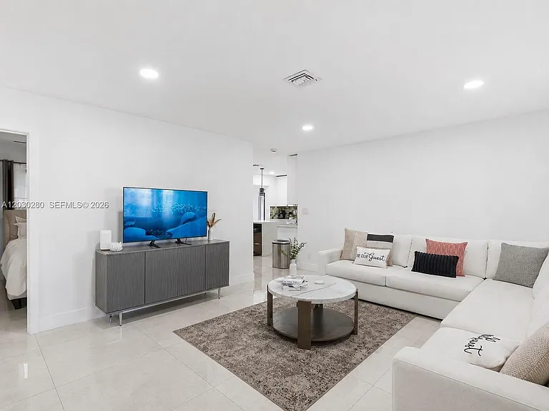 400 NW 30th Ct — Photo 11