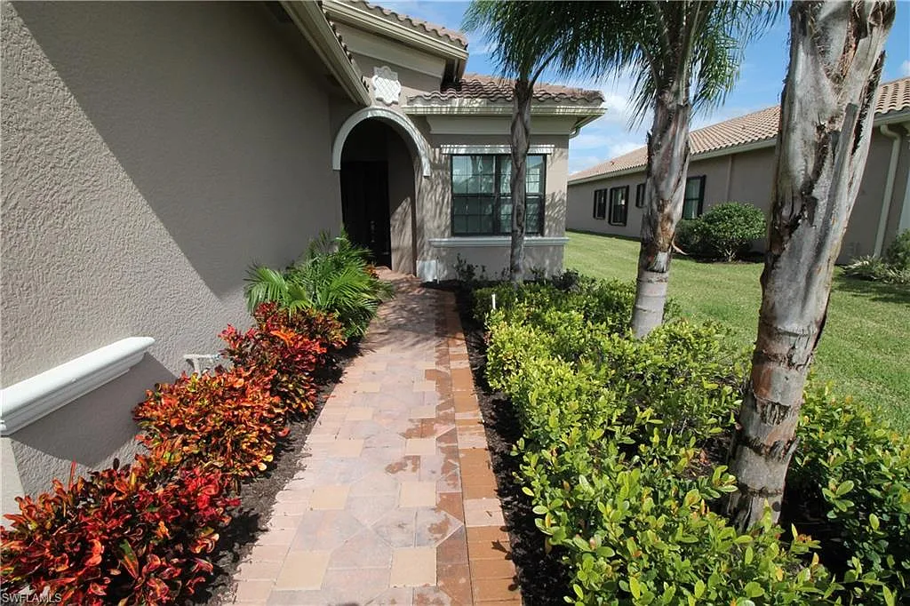 3 bed, 2.5 bath, 2213 sqft, $8,000 — Photo 2