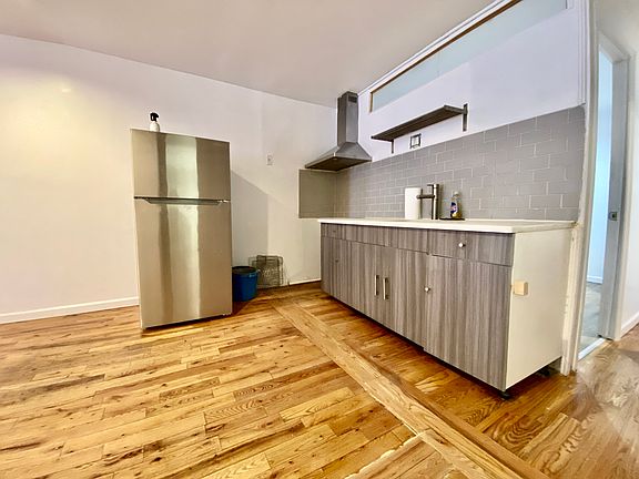 4th image of 207 Lexington Ave #1