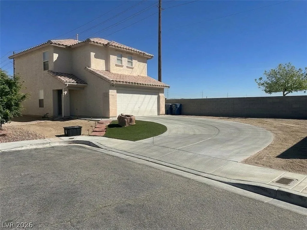 3 bed, 2.5 bath, 1364 sqft, $1,825 — Photo 2