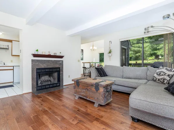 20 Reed Ct, Bloomfield, CT 06002