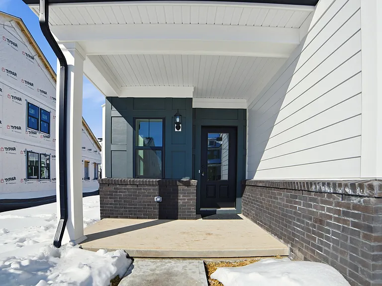 18 Whitaker Ln — Photo 3