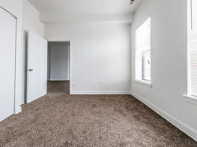 9001 S Commercial Ave — Photo 3