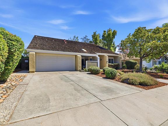4th image of 2325 Monaco Dr