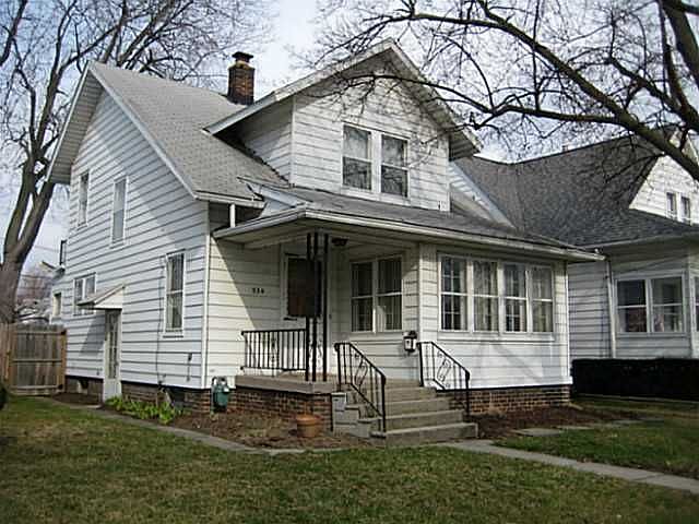 2nd image of 934 E Broadway St