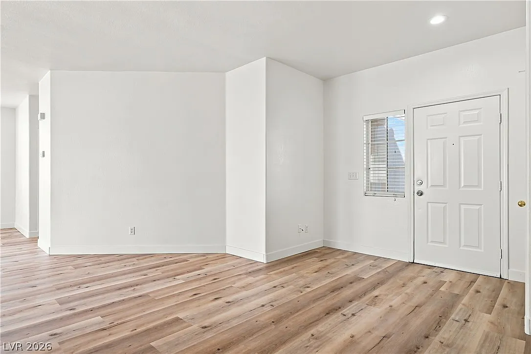 3 bed, 2.5 bath, 1953 sqft, $2,199 — Photo 4