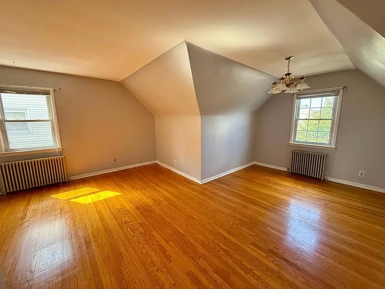107 Warren St #2 — Photo 2