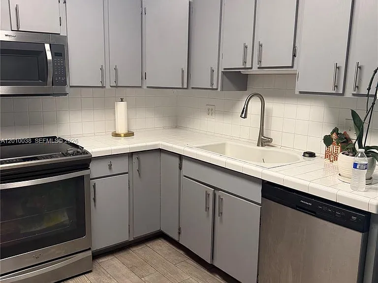 1140 Wren Ave — Photo 8