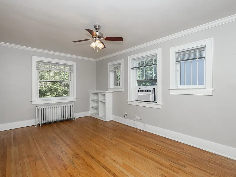 1035 N Pearl St — Photo 23