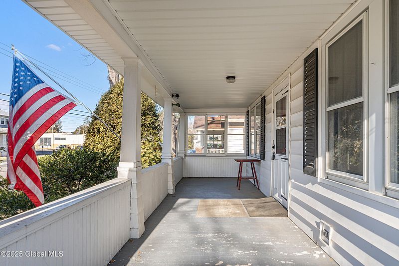 4th image of 6 Bedell Avenue