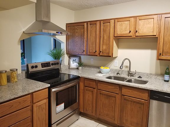 3rd image of 10743 Alden Rd #4