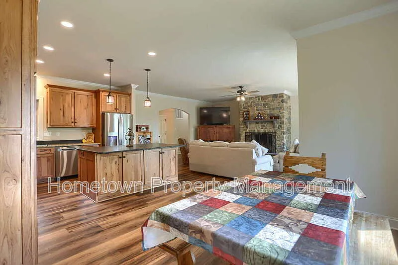 11409 Weatherstone Dr