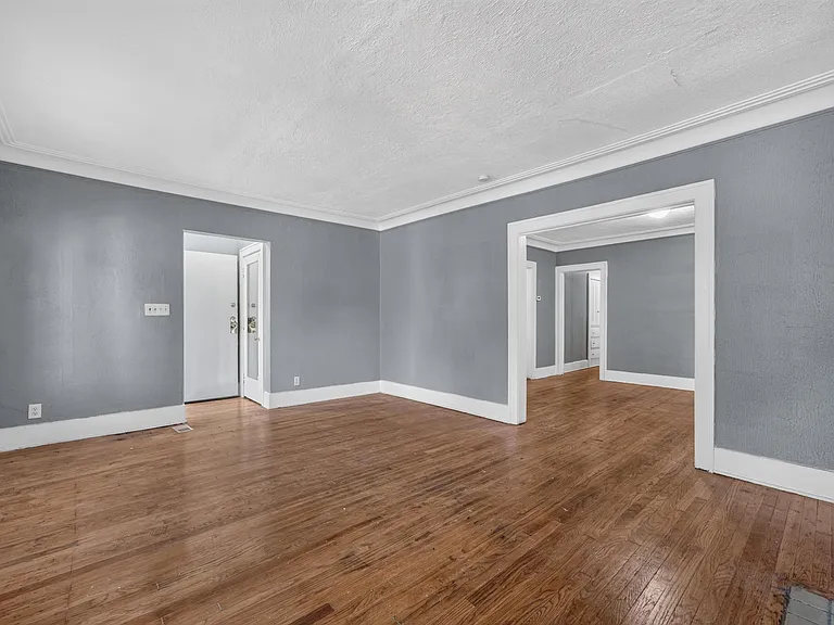 2025 Calvert St — Photo 8