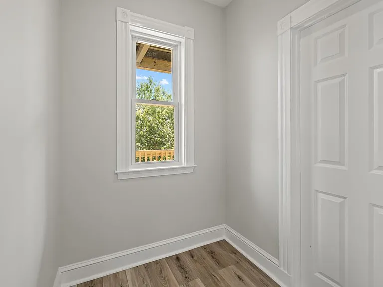 16 Leslie St #2 — Photo 2
