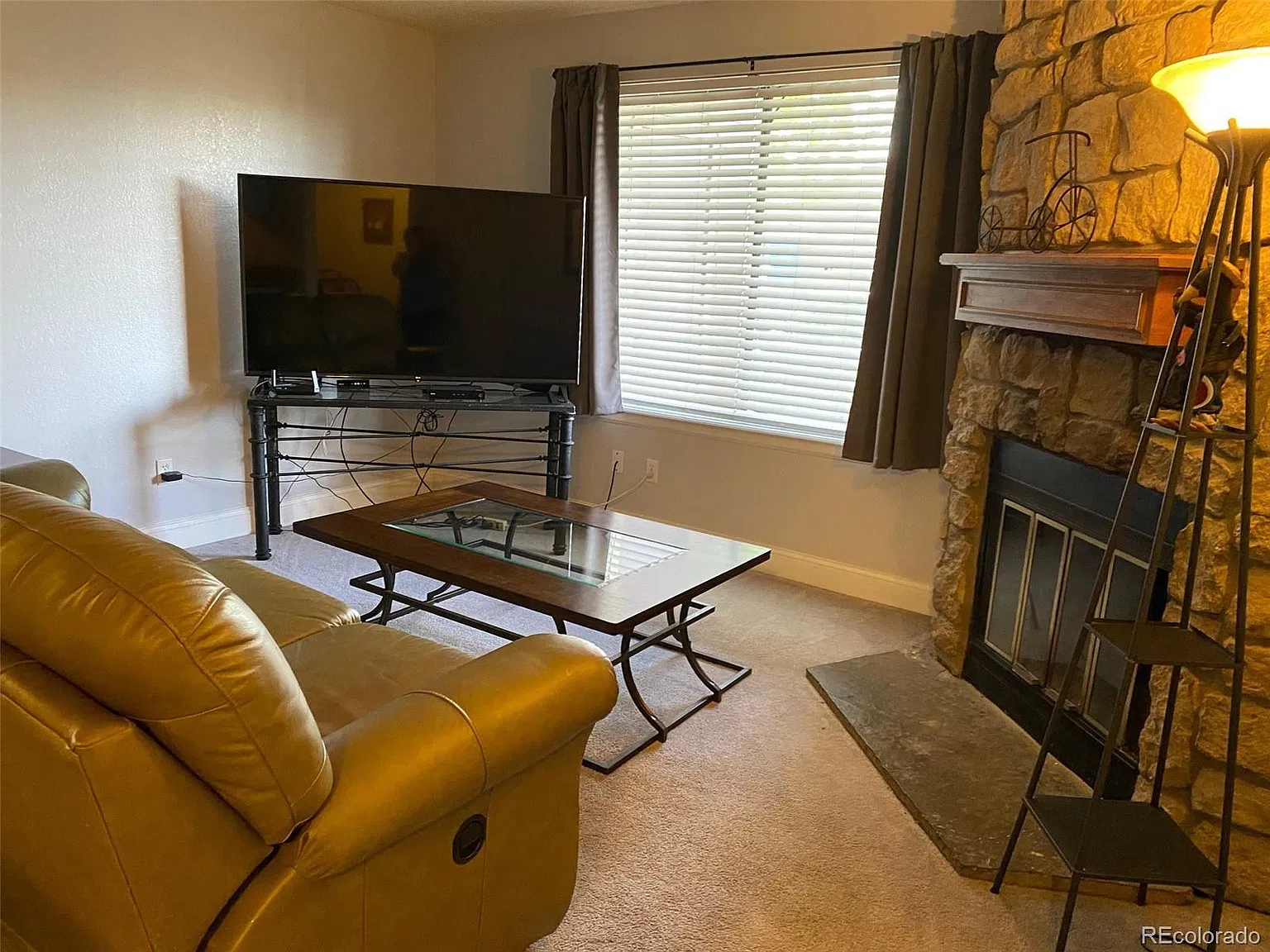 2 bed, 2.0 bath, 890 sqft, $1,850 — Photo 2