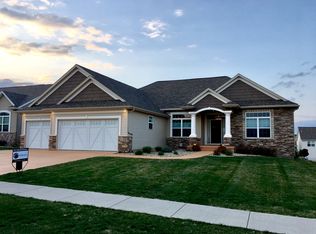 2118 Hallbrook St SW, Cedar Rapids, IA 52404