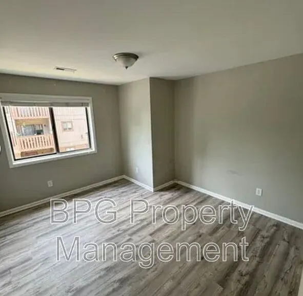139 Green St #12 — Photo 3