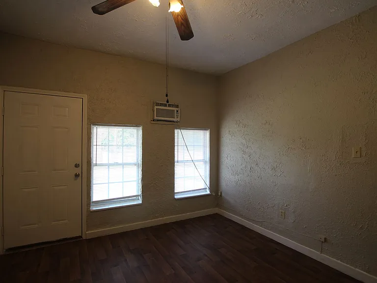 1010 S Bennett Ave #D — Photo 6