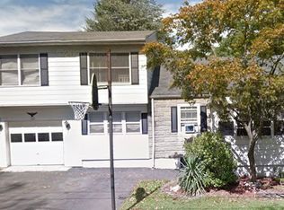 100 McLean St, Iselin, NJ 08830