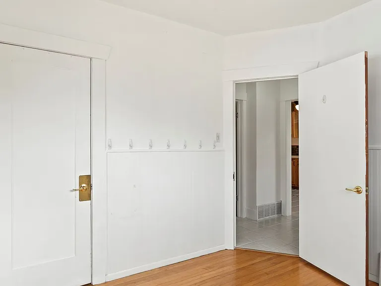668 E Bryan Ave — Photo 10