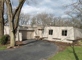 5N973 Kingswood Dr, St Charles, IL 60175