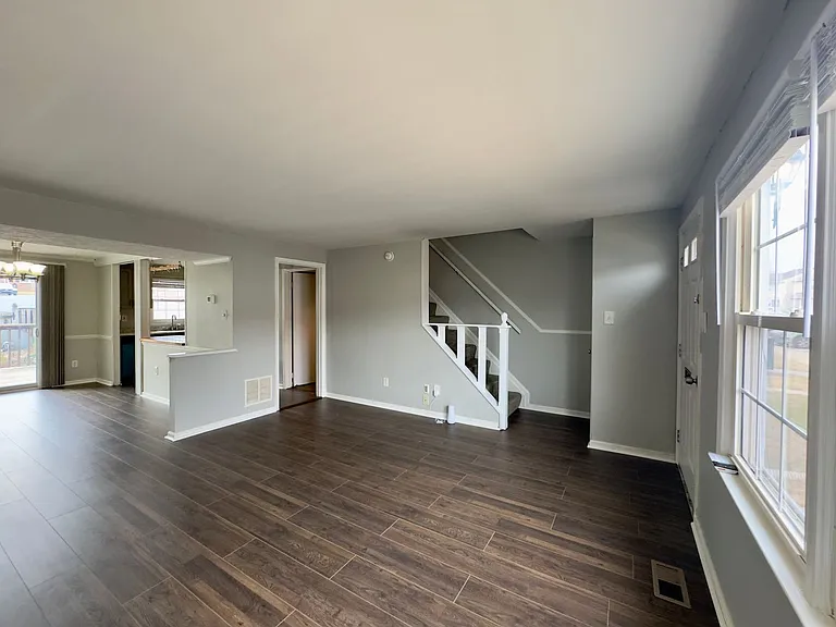 5371 King Arthur Cir — Photo 3