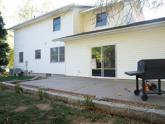 5th image of 223 Vine St