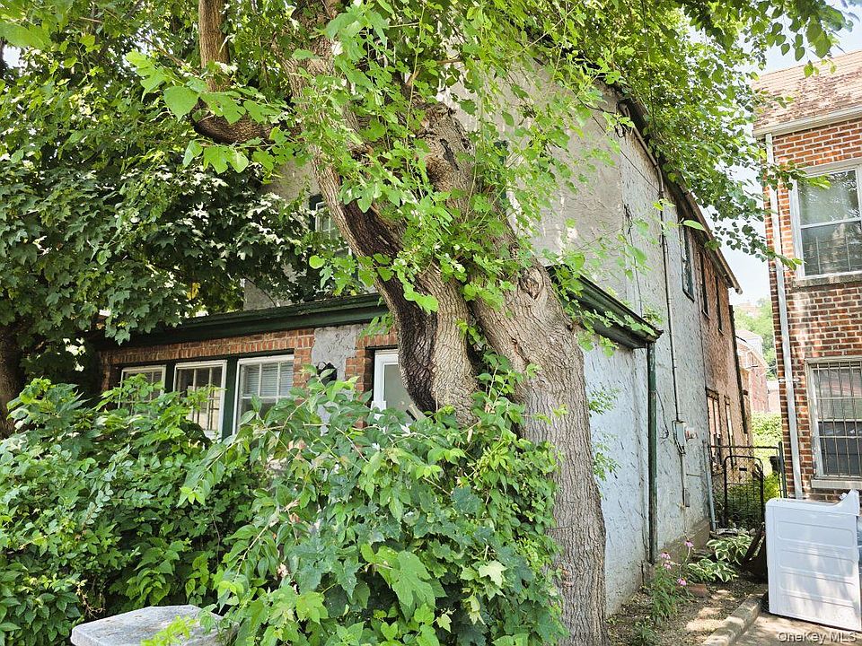 1st image of 3447 Corlear Avenue