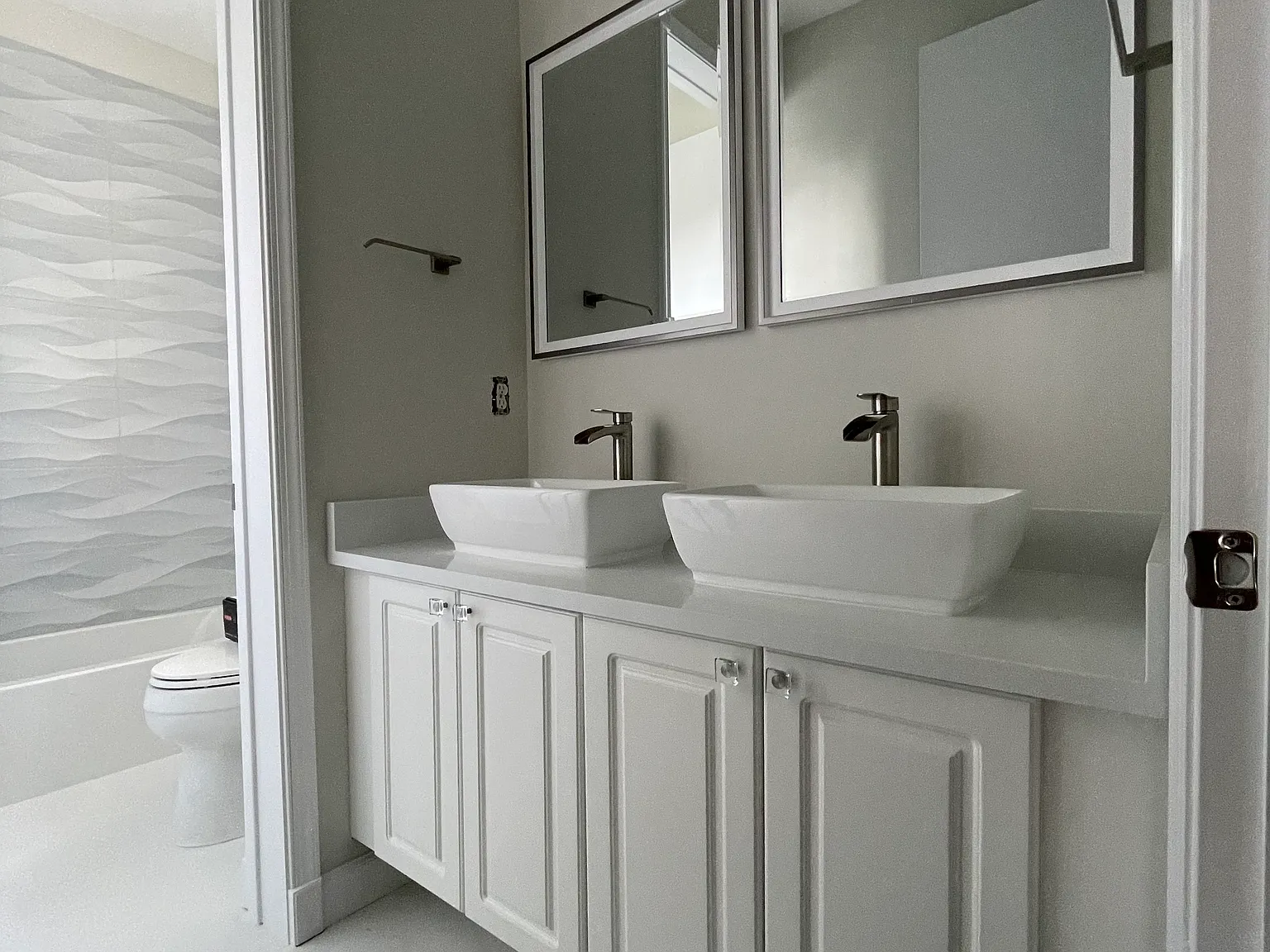 4 bed, 2.5 bath, 2344 sqft, $6,000 — Photo 4