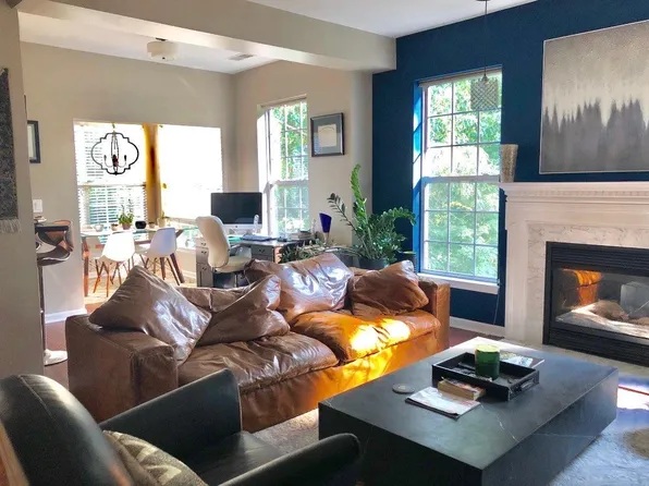 5958 Founders Hill Dr Unit 202, Alexandria, VA 22310