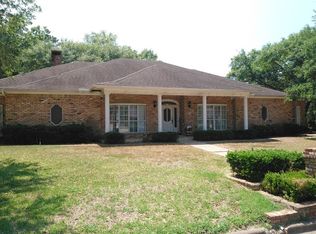 202 Innisbrook Dr, Lufkin, TX 75901