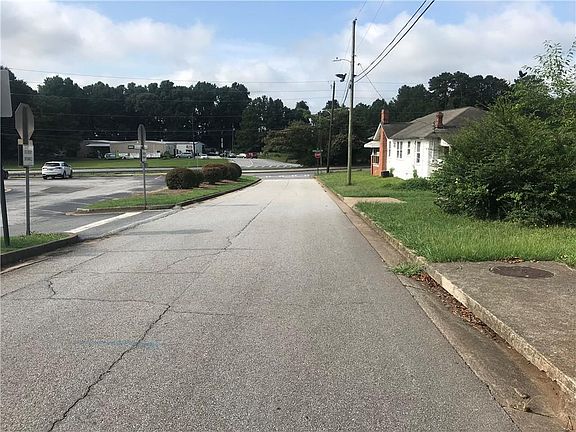 5th image of 4302 Weaver St SE