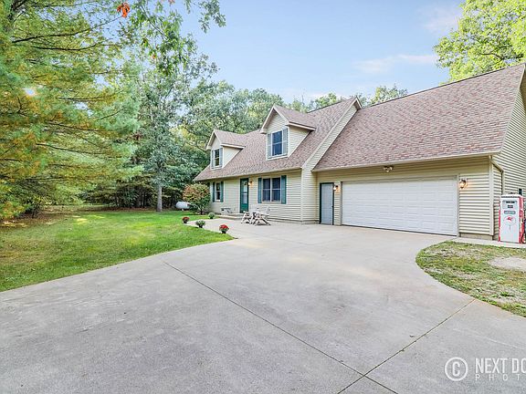 3rd image of 3807 Silver Creek Dr