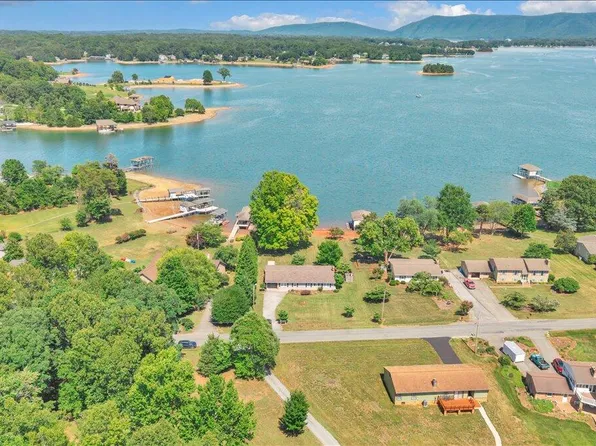 269 Key Lakewood Dr, Moneta, VA 24121