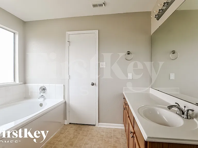 339 Remington Harbor Ct — Photo 14